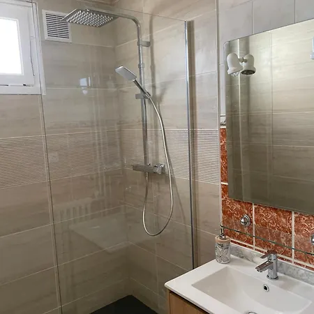 A 2km Du Circuit, Proche Tram, Acces Direct Du Circuit En Tram En 5 Mn Apartment