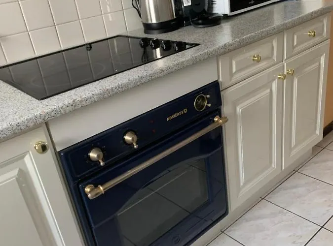 A 2km Du Circuit, Proche Tram, Acces Direct Du Circuit En Tram En 5 Mn *